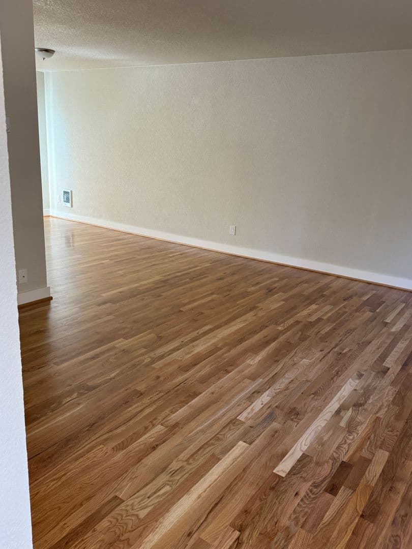 Portland Apartment: 10317 NE Hoyt St