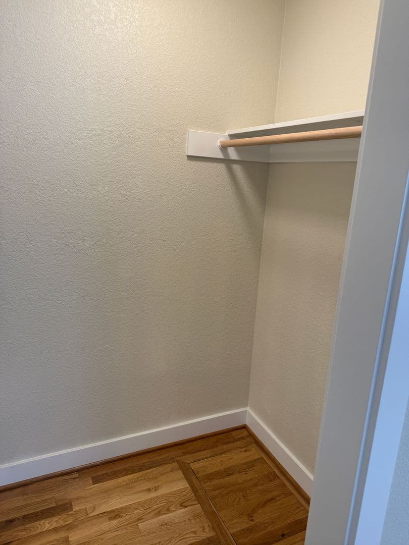 Portland Apartment: 10317 NE Hoyt St