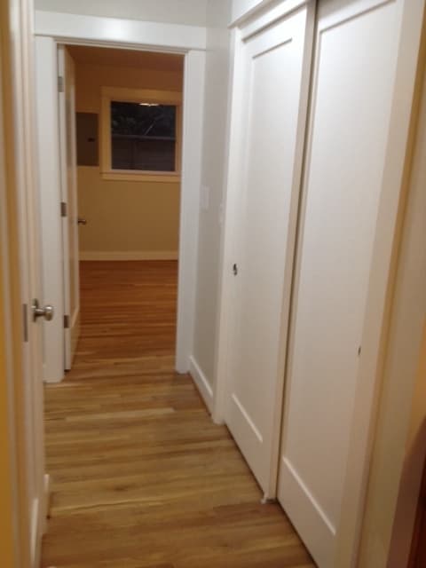 Portland Apartment: 6110 SE 52nd. Ave