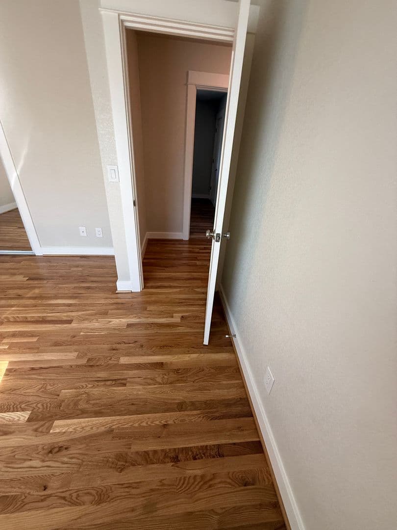 Portland Apartment: 10317 NE Hoyt St