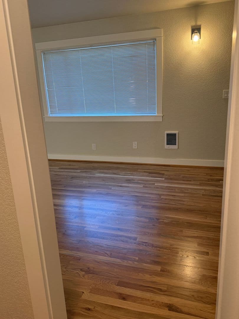 Portland Apartment: 10317 NE Hoyt St