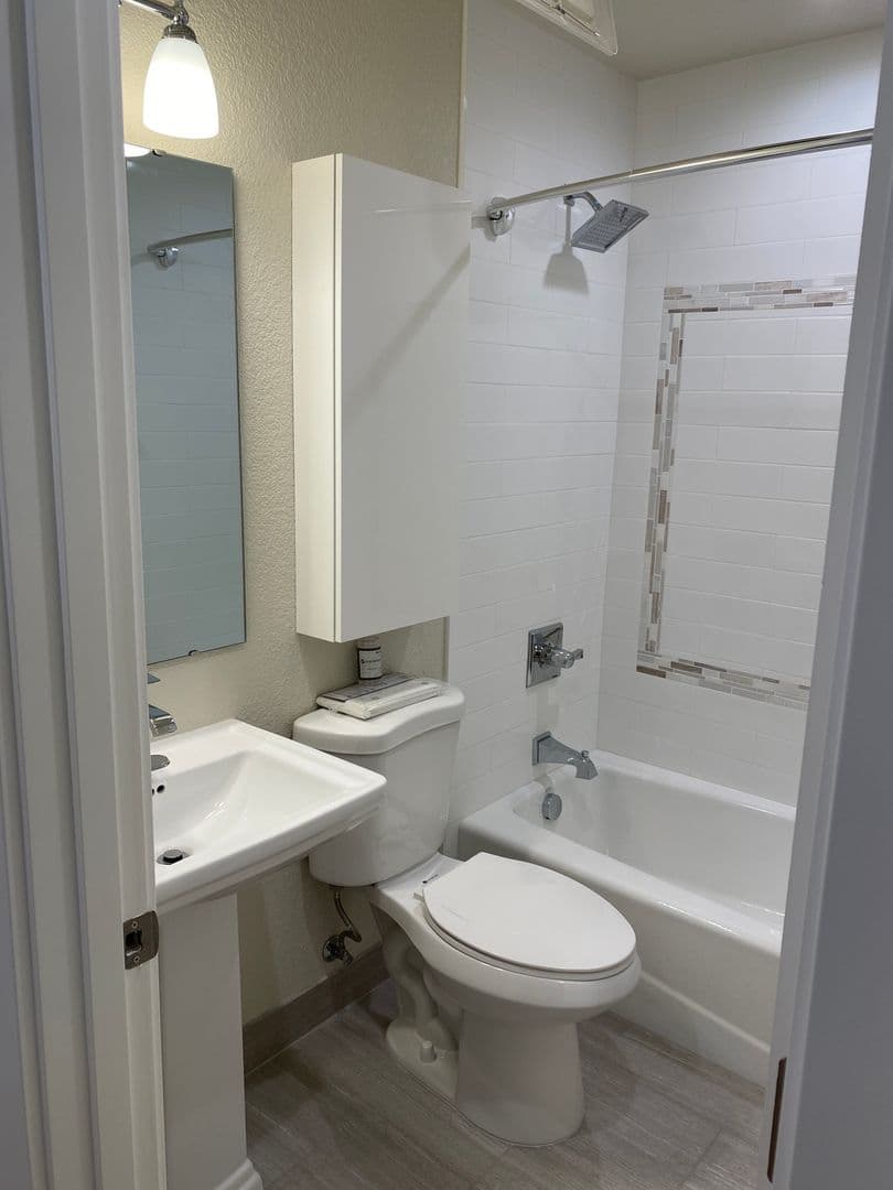 Portland Apartment: 732 NE Prescott St # 3