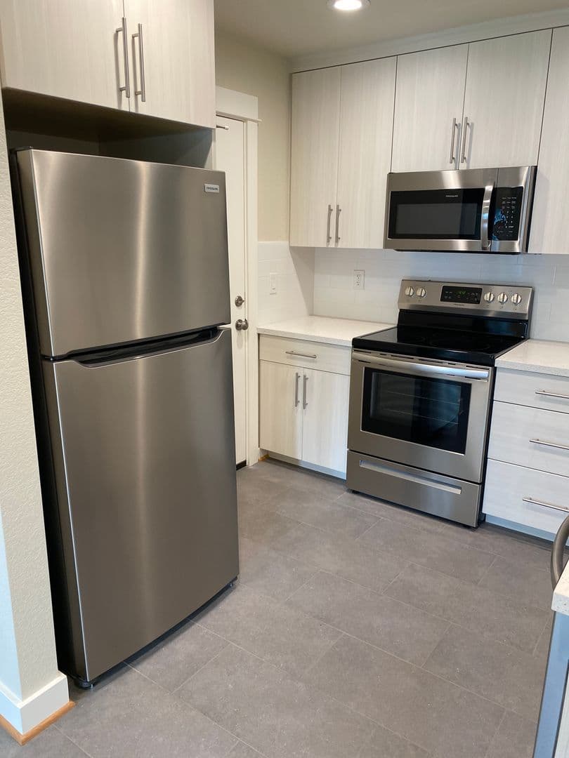 Portland Apartment: 732 NE Prescott St # 3