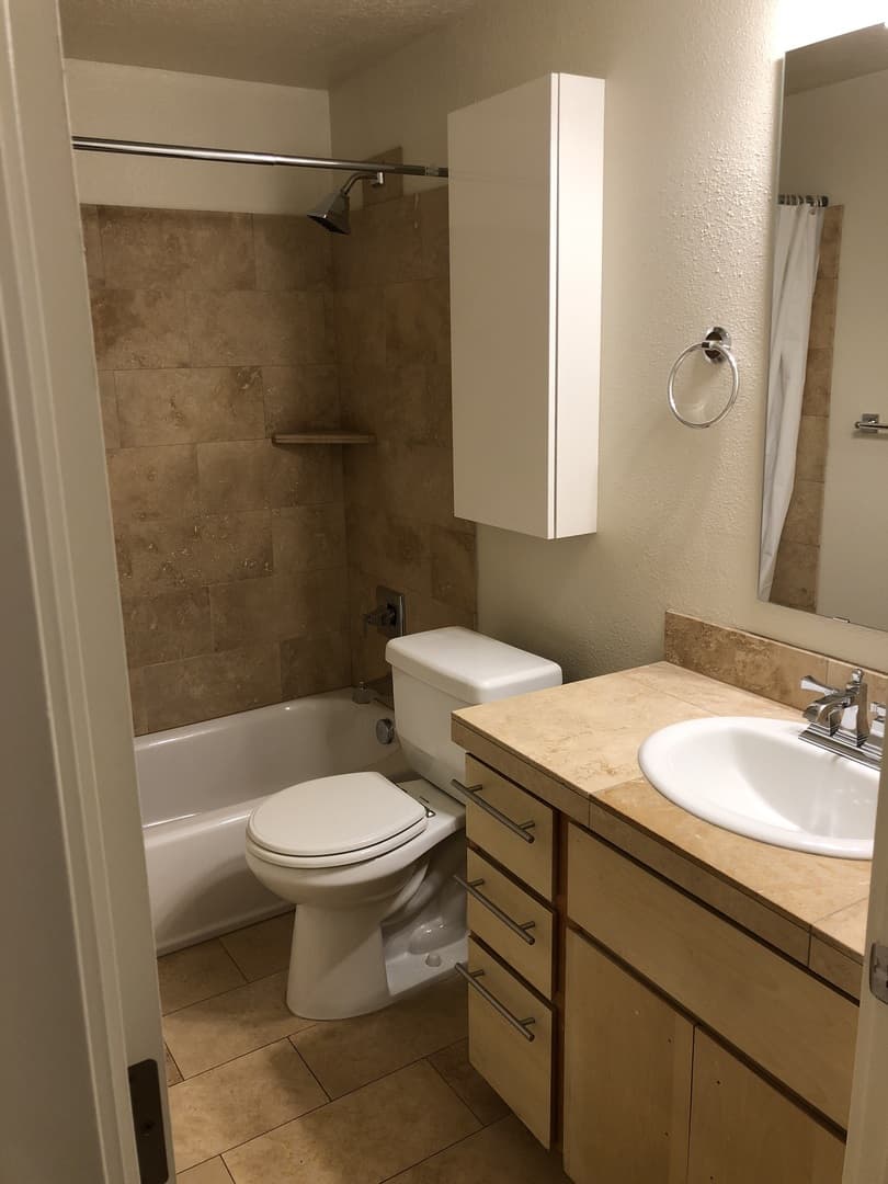 Portland Apartment: 2801 N. Ainsworth