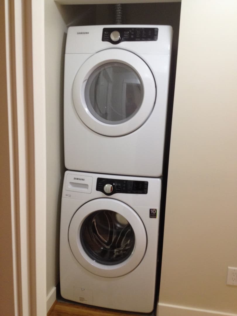 Portland Apartment: 6110 SE 52nd. Ave