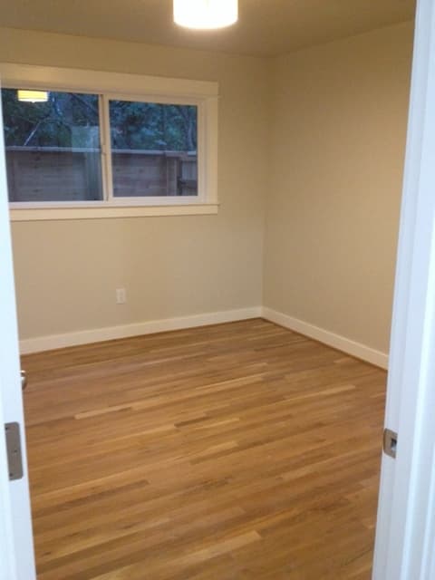 Portland Apartment: 6110 SE 52nd. Ave