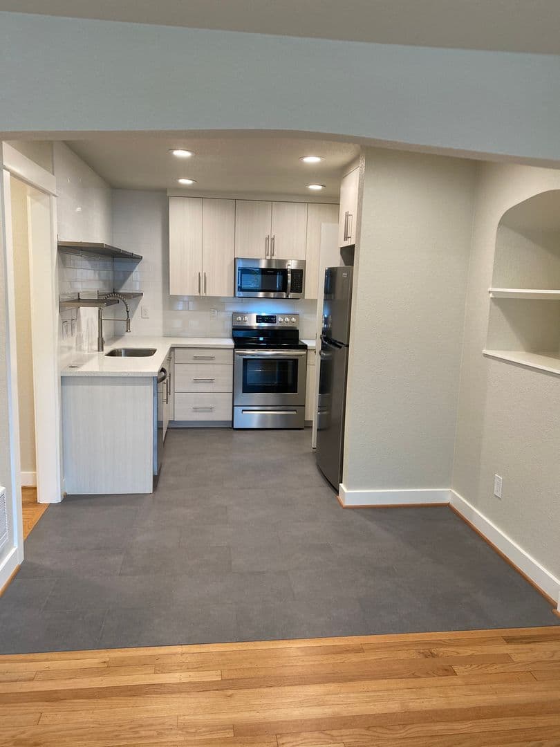 Portland Apartment: 732 NE Prescott Street Unit 2