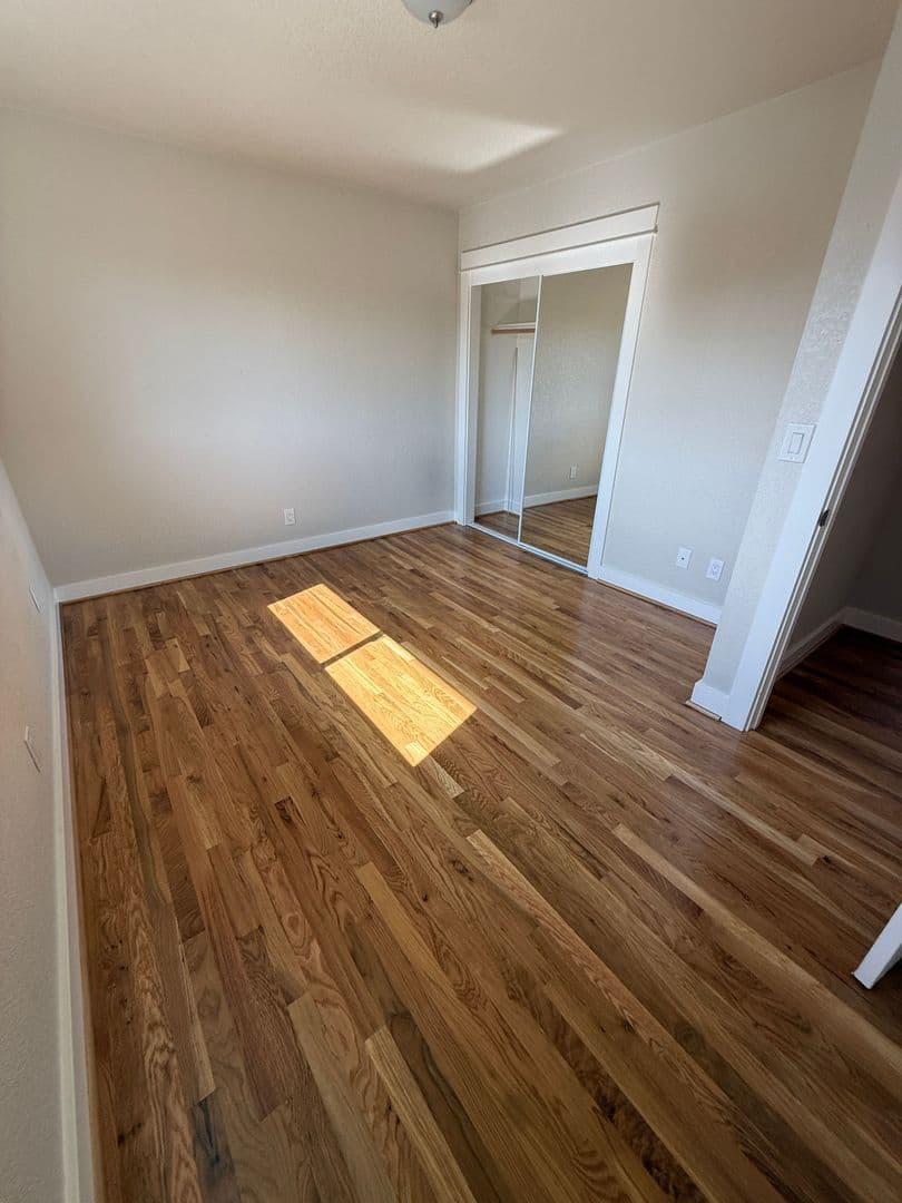 Portland Apartment: 10317 NE Hoyt St