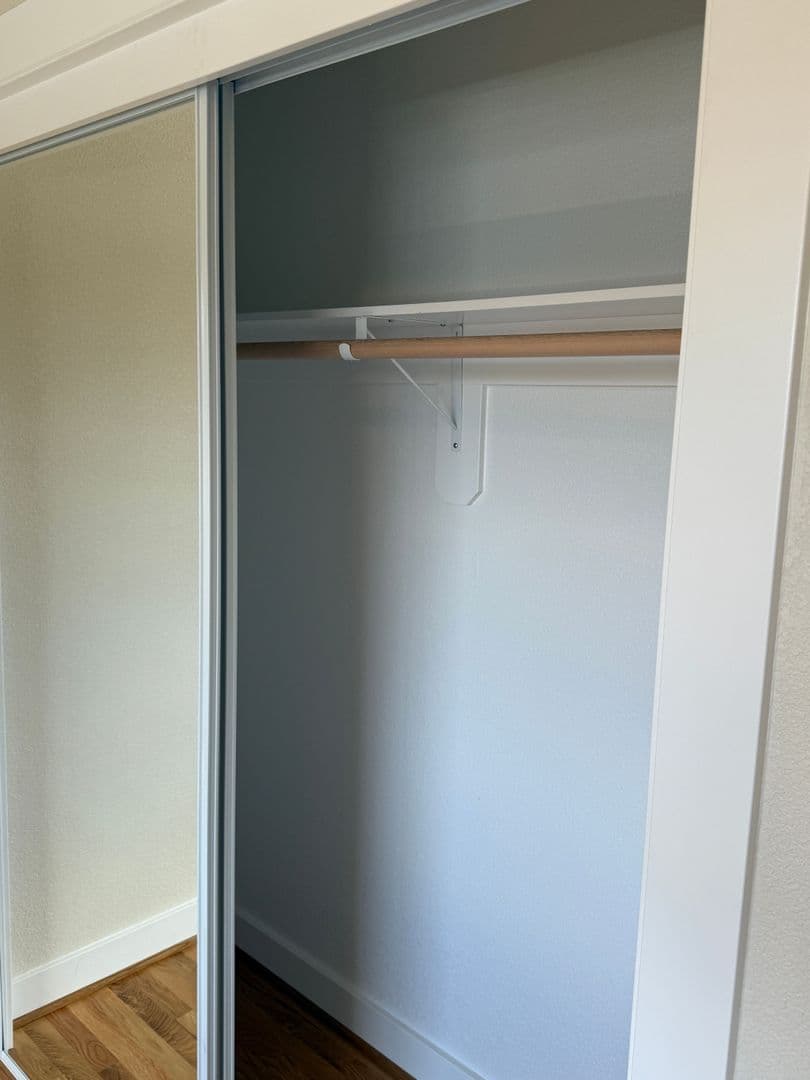 Portland Apartment: 10317 NE Hoyt St