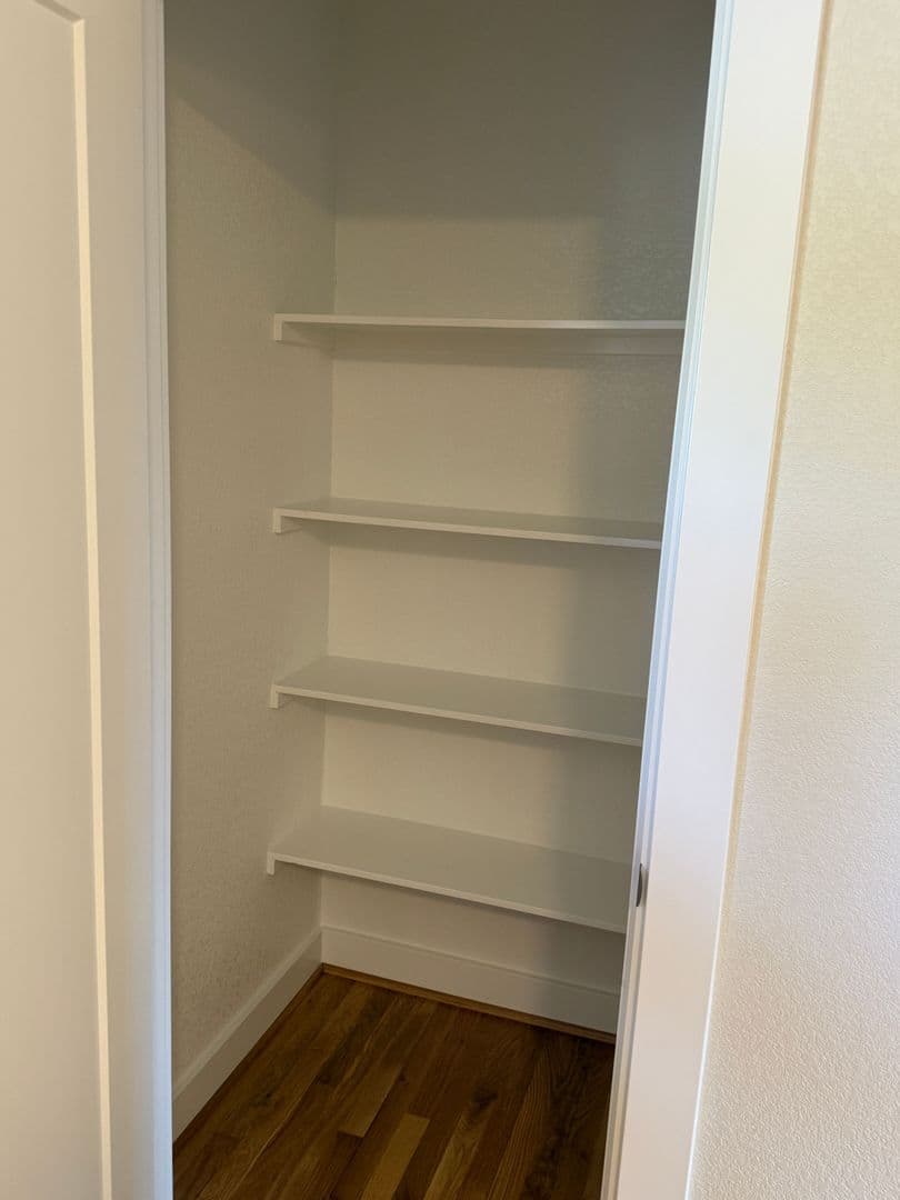 Portland Apartment: 10317 NE Hoyt St