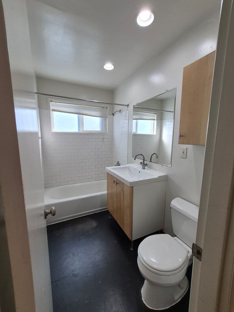 Portland Apartment: 1940 SE 12th Ave.