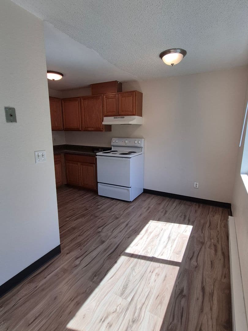 Portland Apartment: 3721 SE 13th Ave