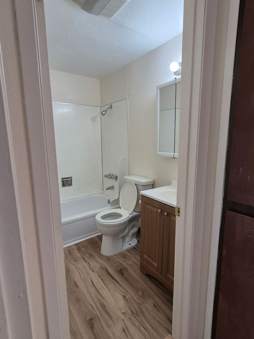 Portland Apartment: 3721 SE 13th Ave