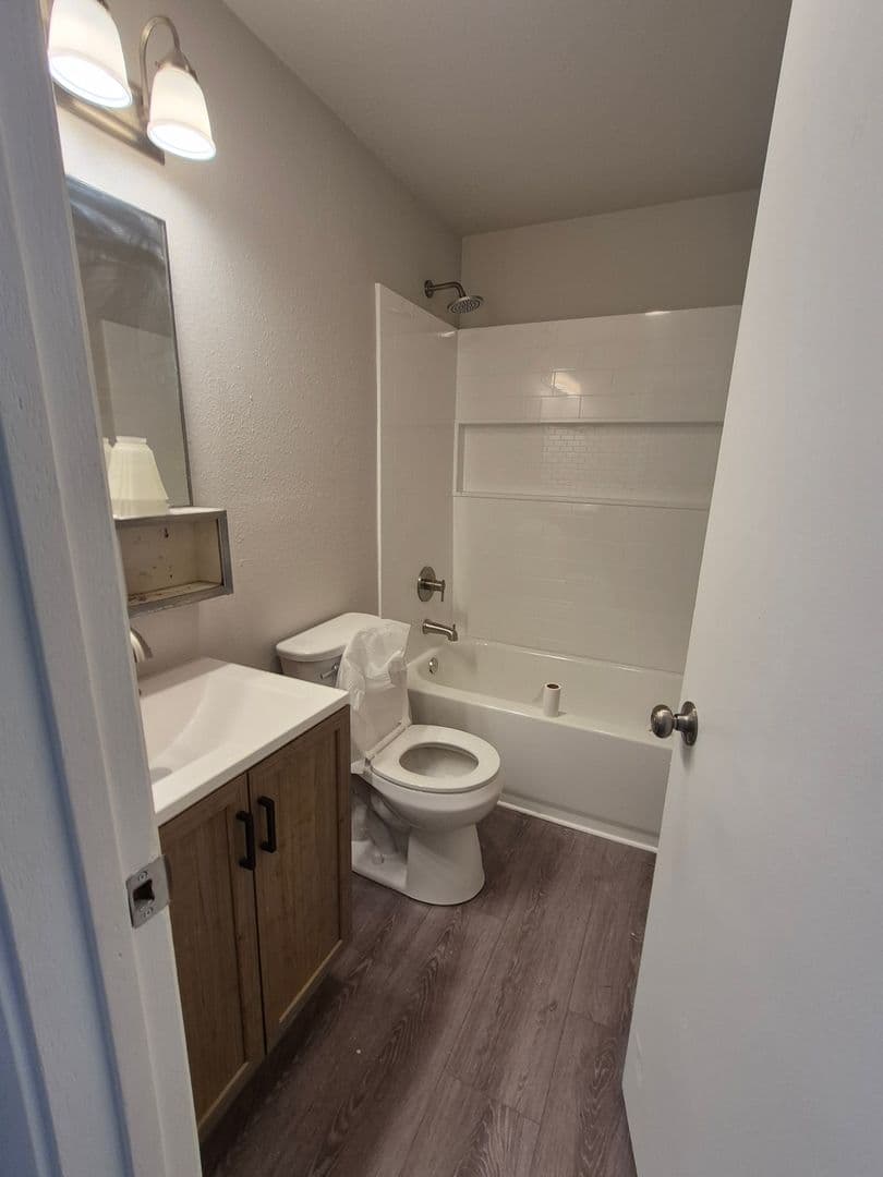 Portland Apartment: 3721 SE 13th Ave