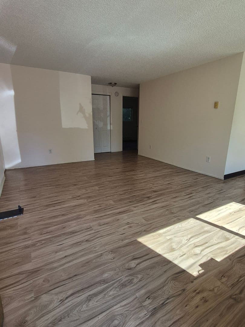 Portland Apartment: 3721 SE 13th Ave