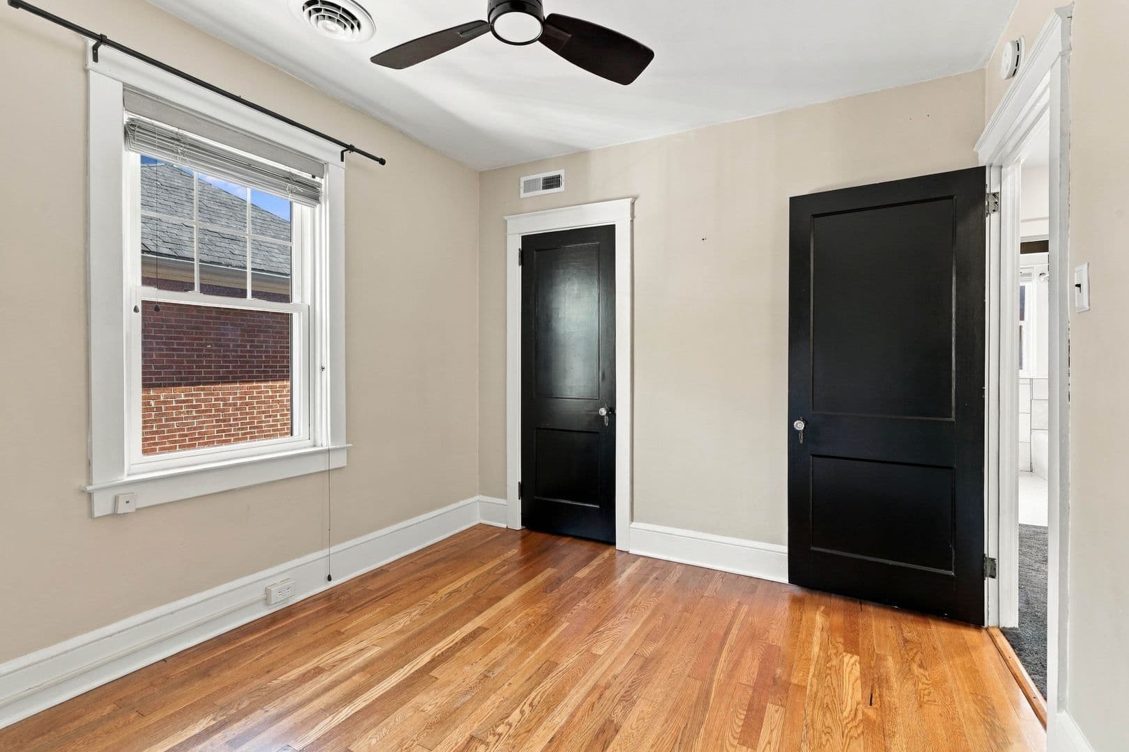 Lancaster House: 846 Pleasure Rd