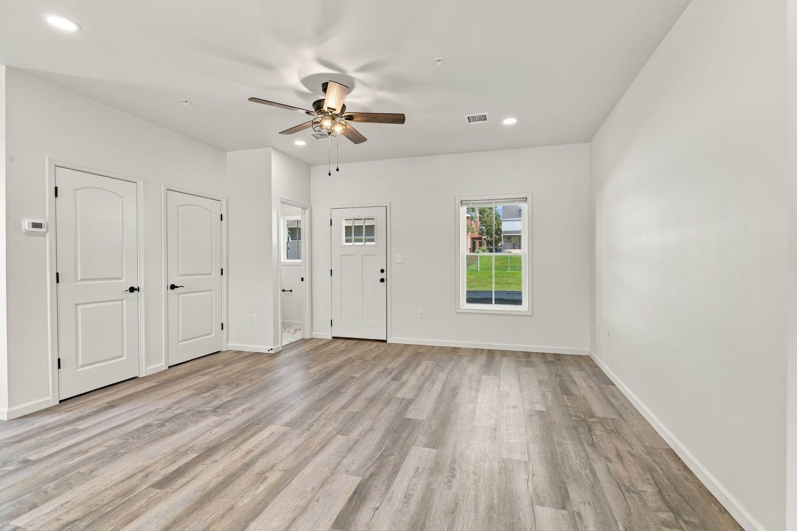 Columbia Apartment: 750 S 9th St