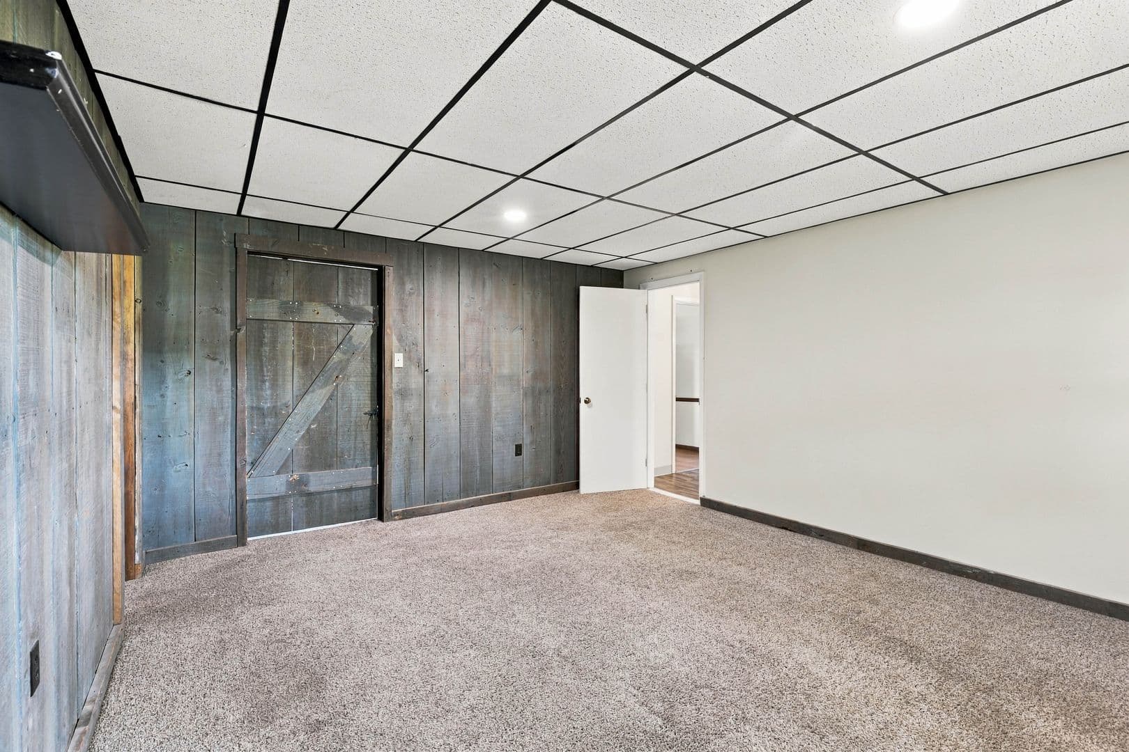 Lancaster Apartment: 2137 Old Philadelphia Pike