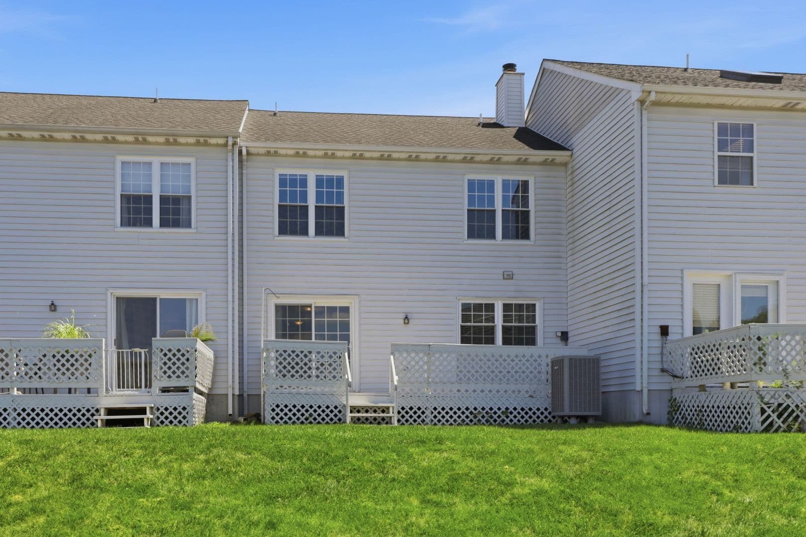 Lancaster House: 106 Spring Ridge Ct