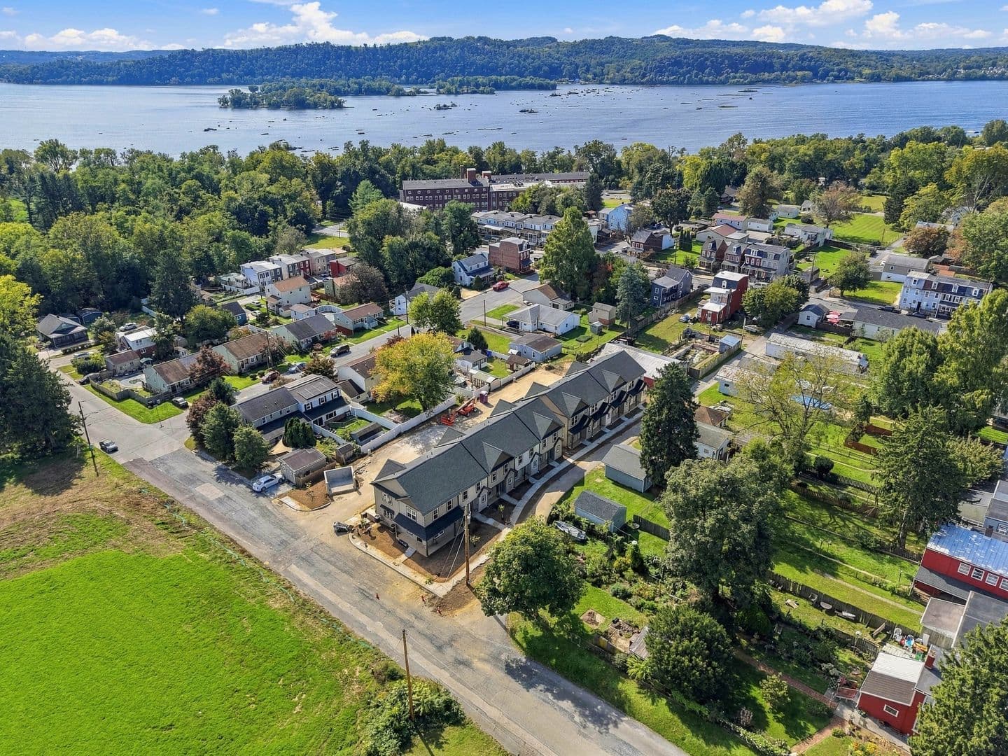 Columbia Apartment: 750 S 9th St