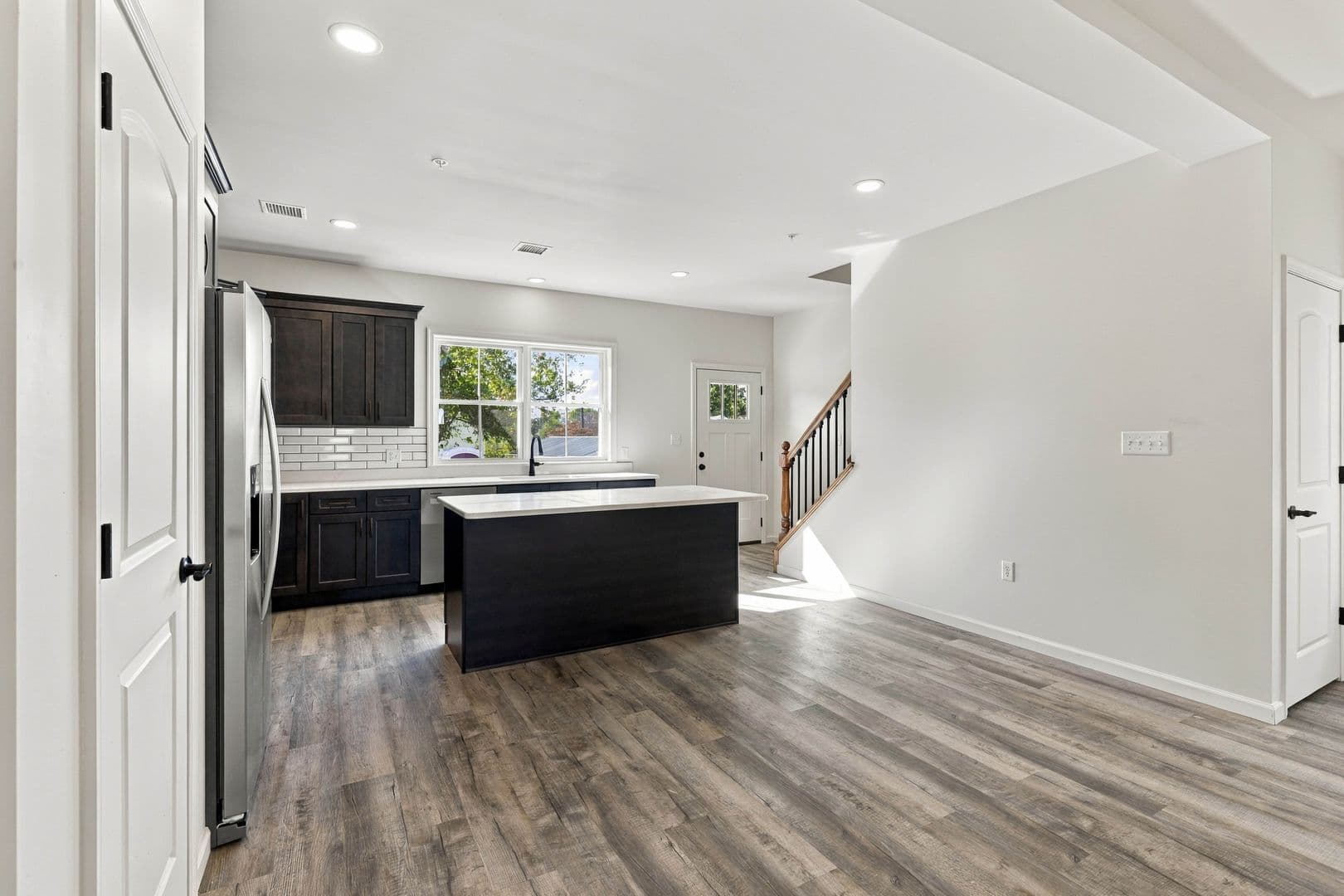Columbia Apartment: 750 S 9th St
