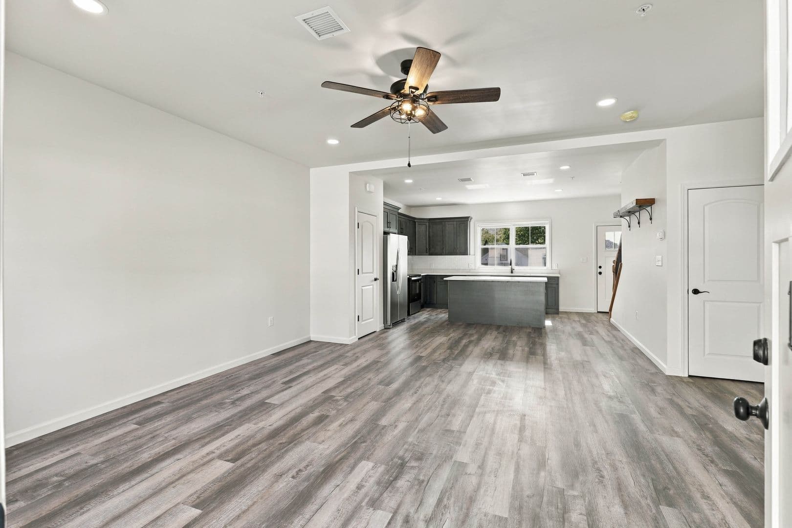 Columbia Apartment: 750 S 9th St
