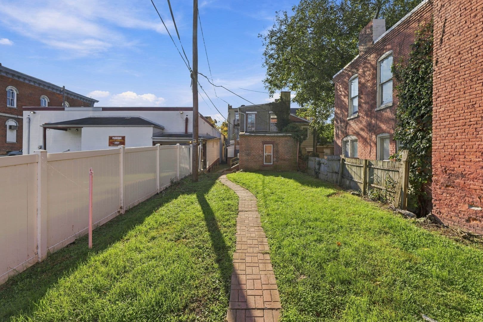 Columbia Apartment: 211-213 Locust St