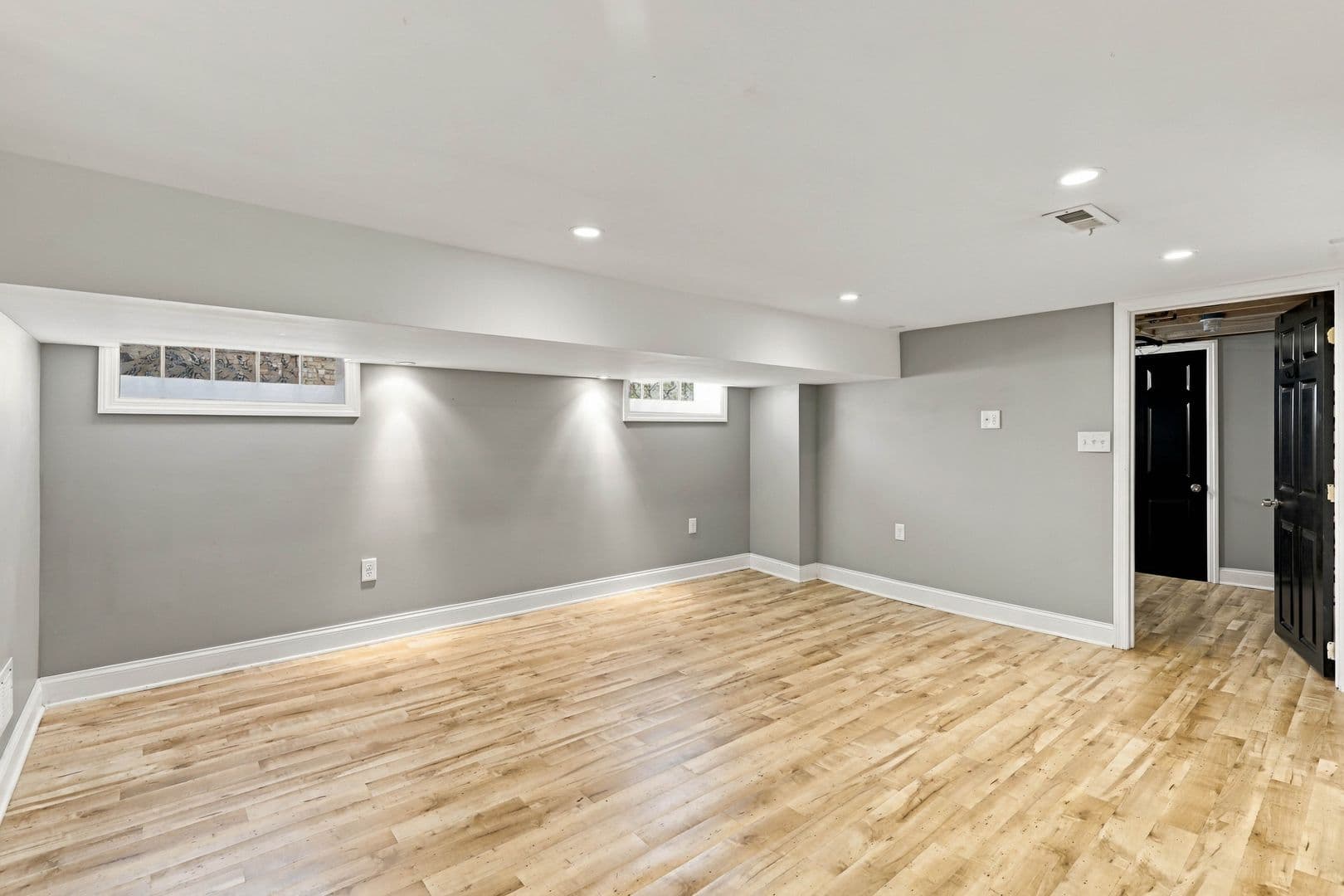 Lancaster House: 846 Pleasure Rd
