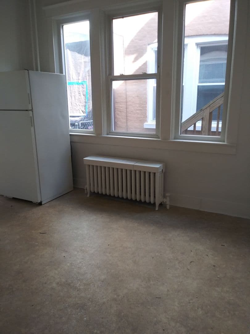 Lancaster Apartment: 525 E End Ave