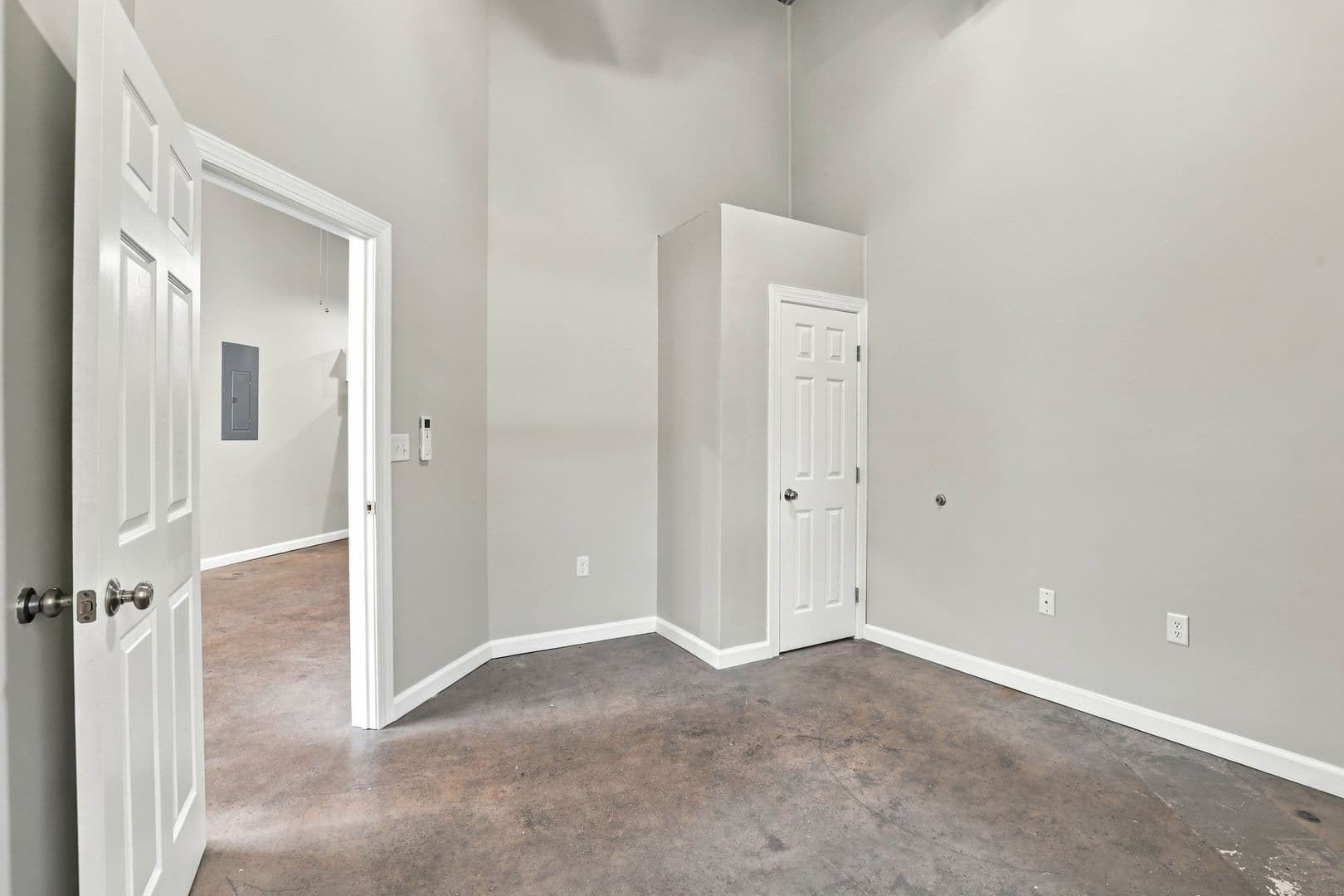 Lancaster Apartment: 283 E Madison Street