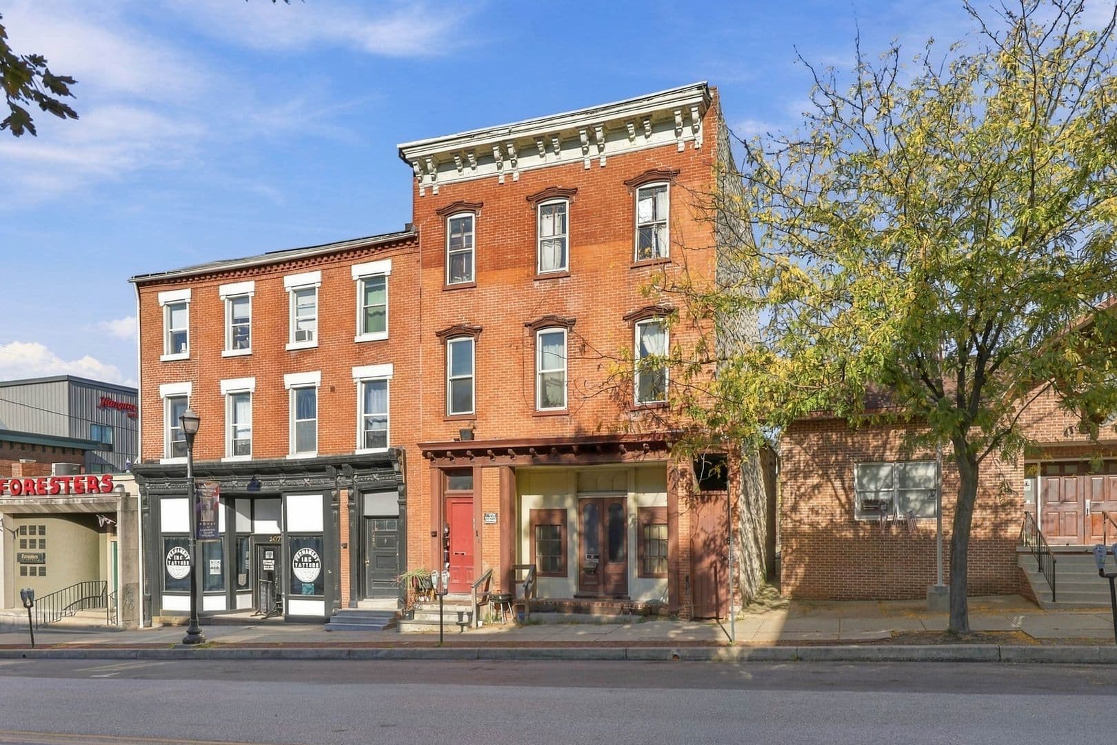 Columbia Apartment: 211-213 Locust St