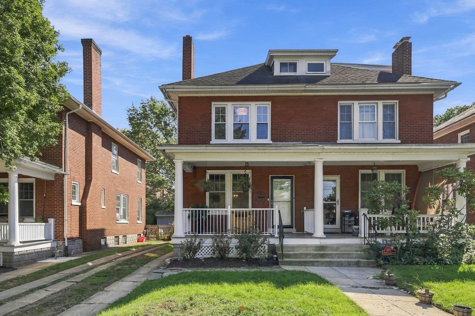 Lancaster House: 846 Pleasure Rd