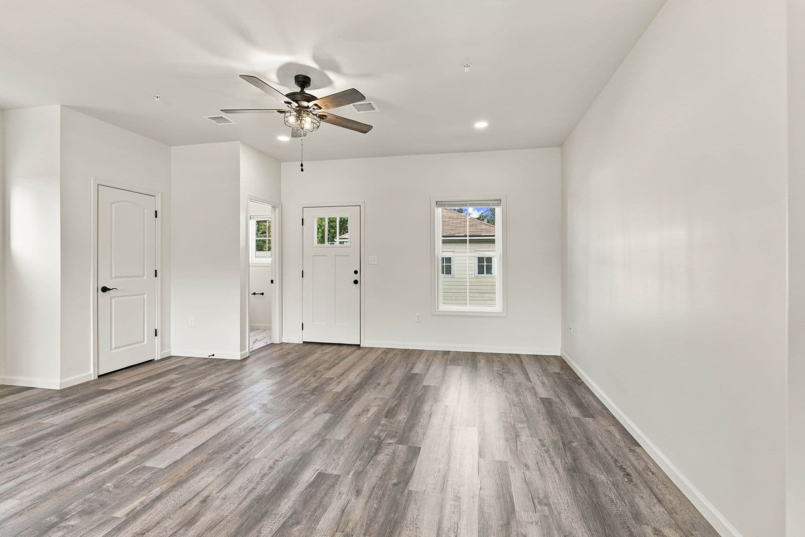 Columbia Apartment: 750 S 9th St