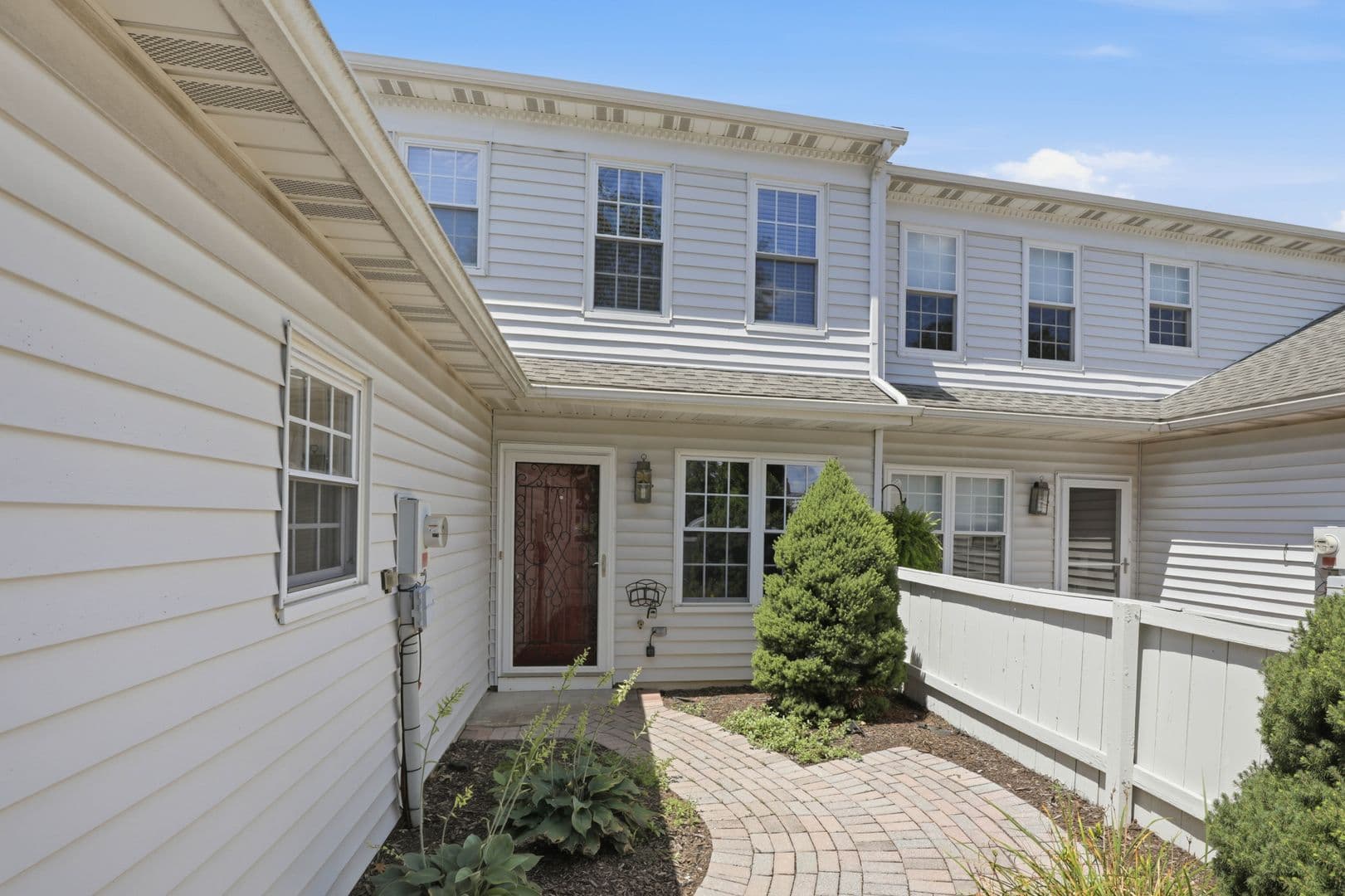 Lancaster House: 106 Spring Ridge Ct