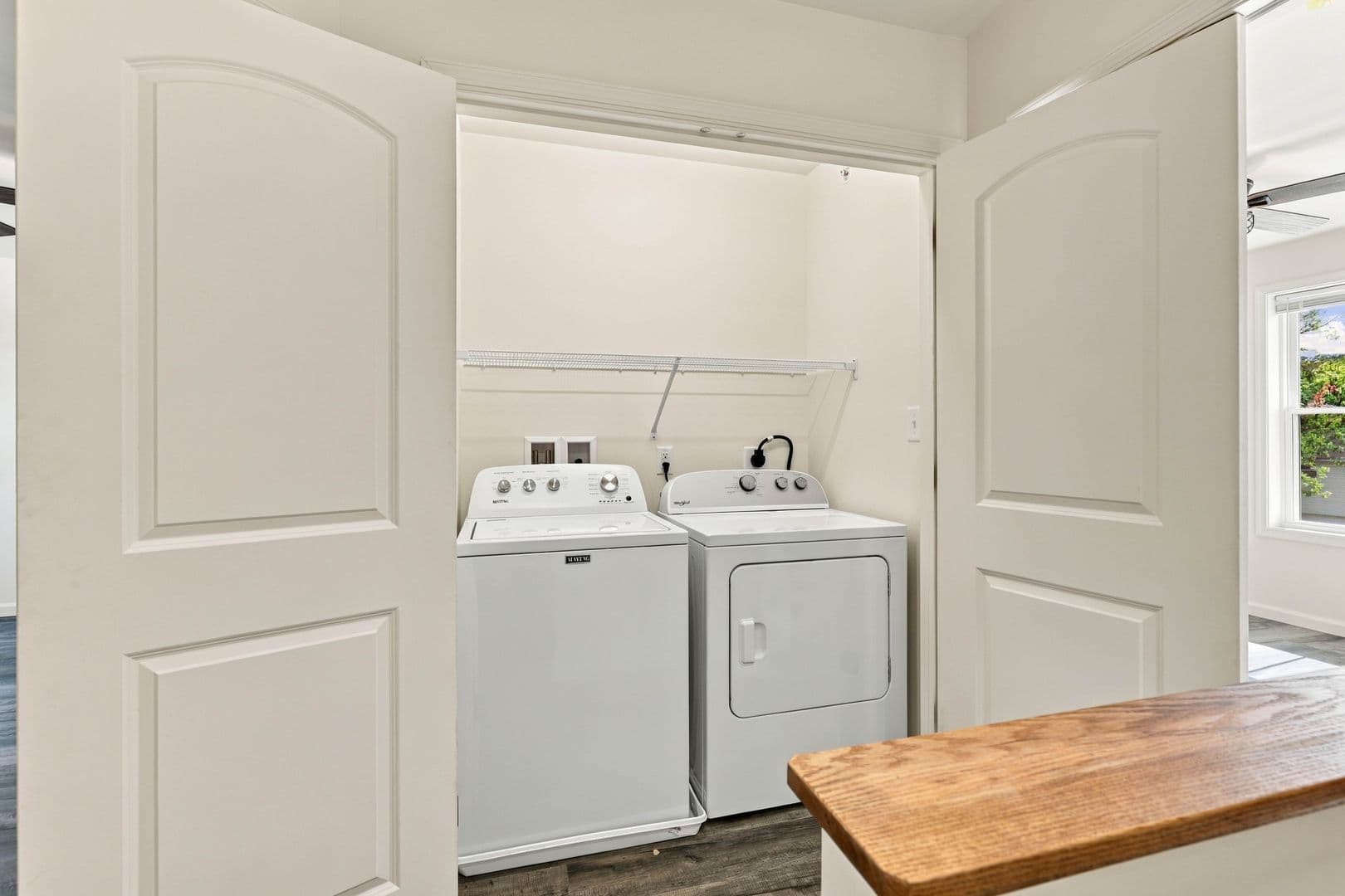 Columbia Apartment: 750 S 9th St