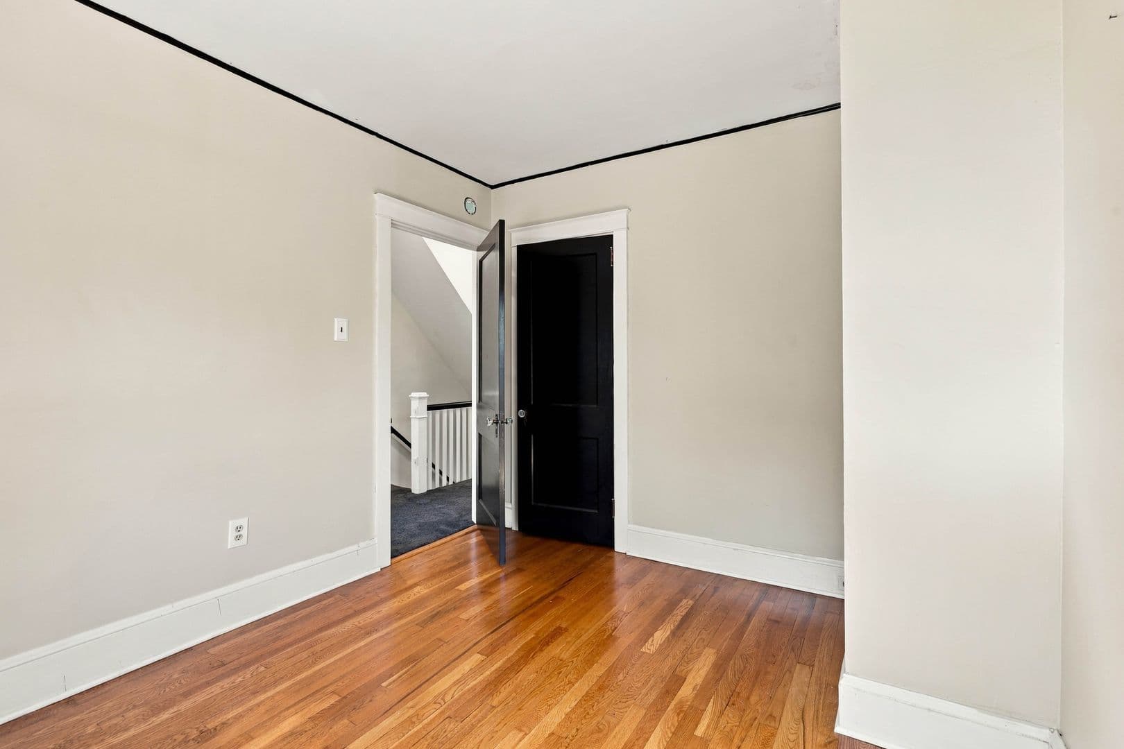 Lancaster House: 846 Pleasure Rd
