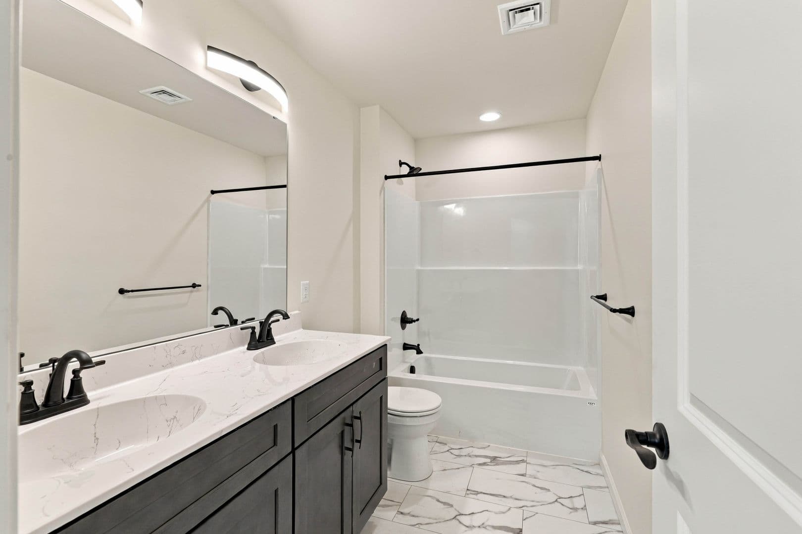 Columbia Apartment: 750 S 9th St