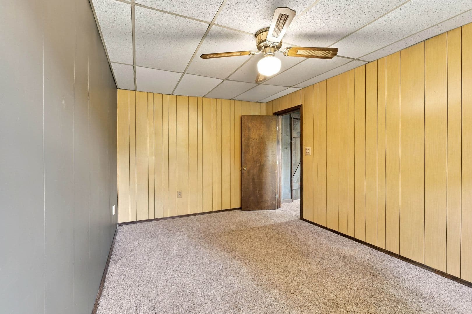 Lancaster Apartment: 2137 Old Philadelphia Pike