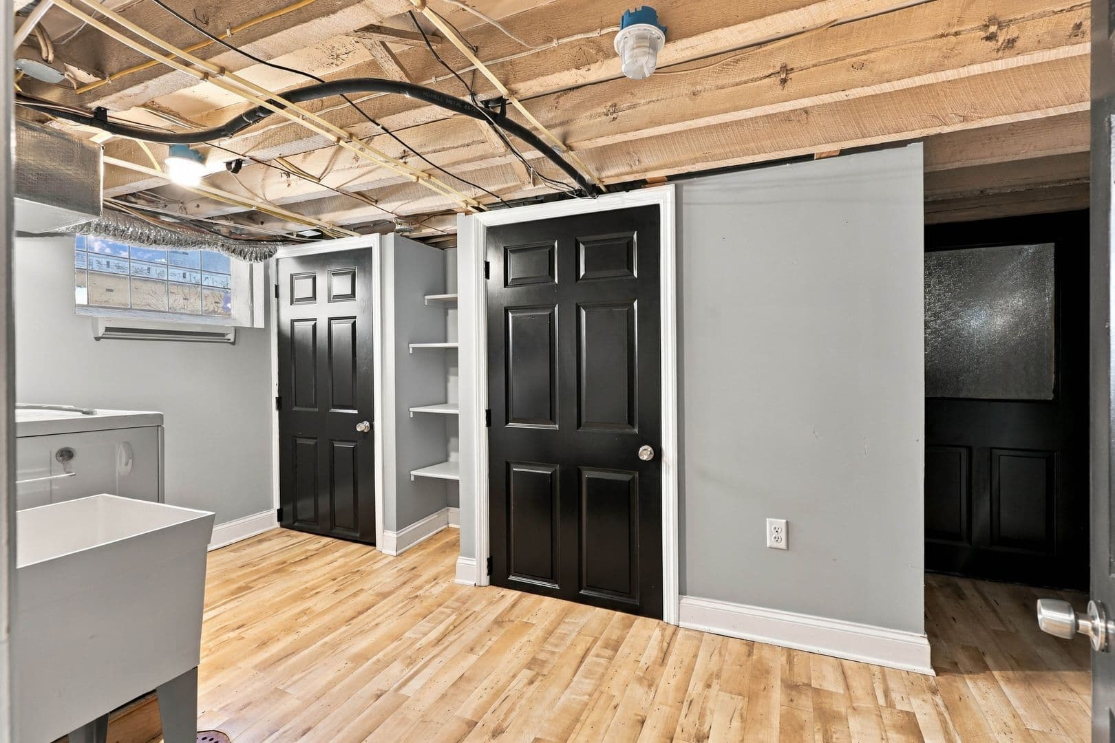 Lancaster House: 846 Pleasure Rd
