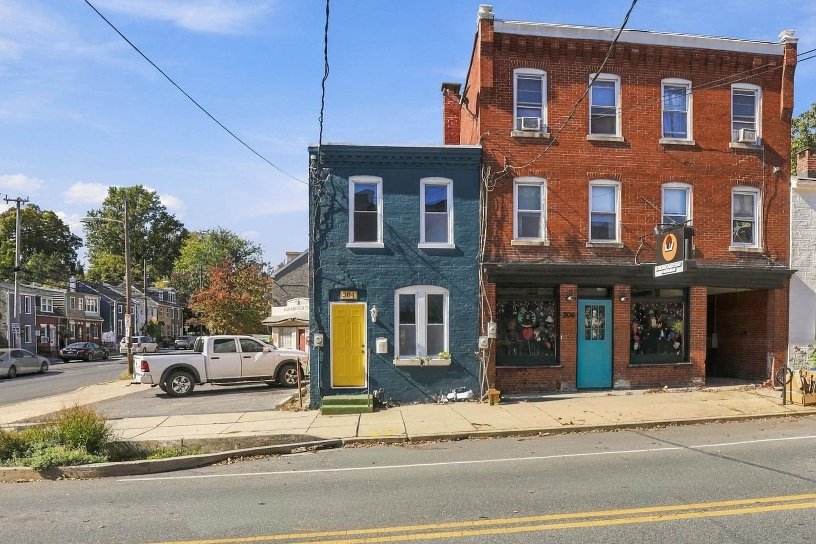 Lancaster House: 304 N Mulberry St