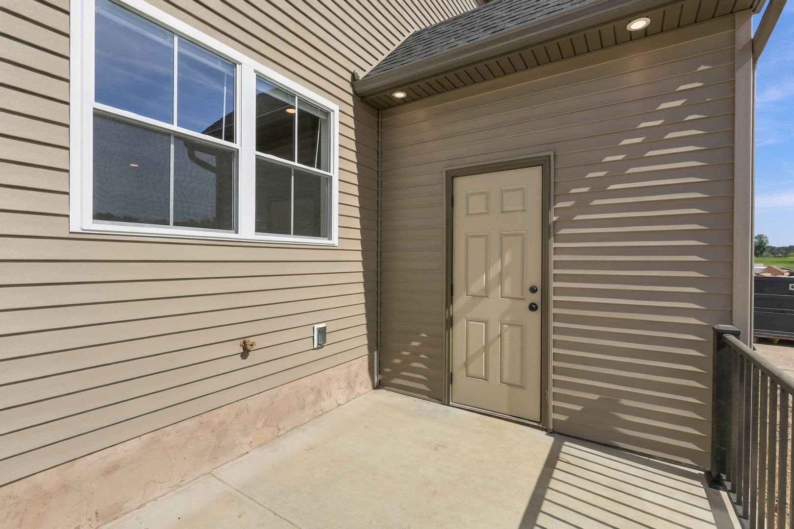 Columbia Apartment: 750 S 9th St