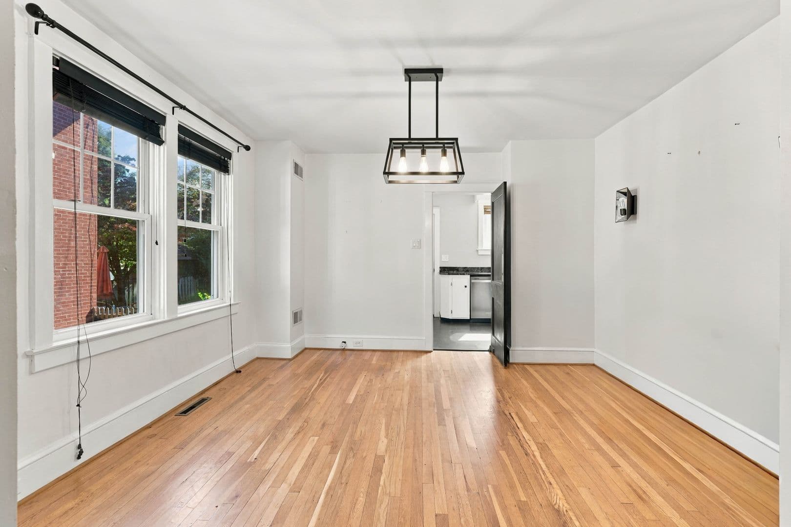 Lancaster House: 846 Pleasure Rd