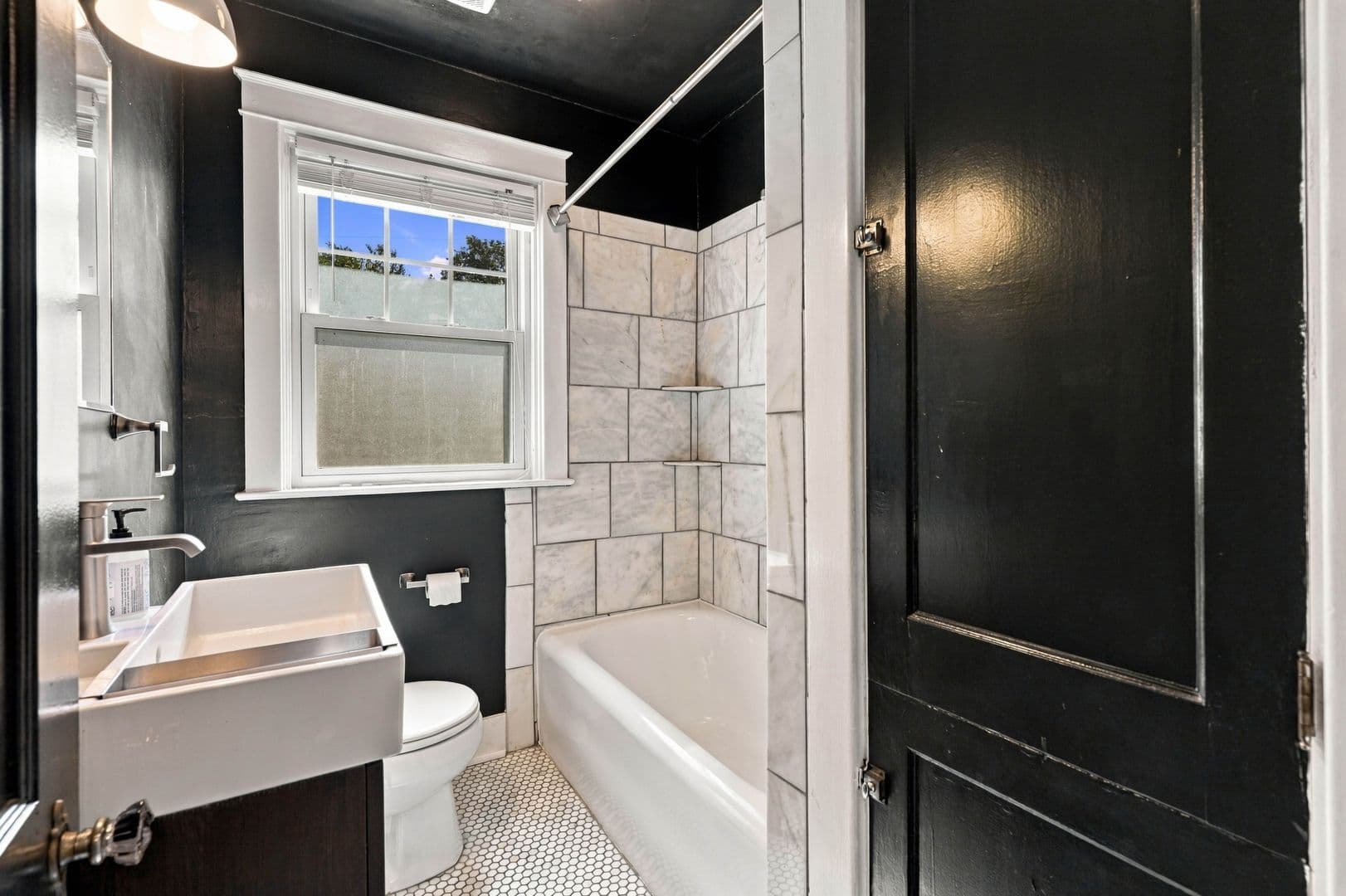 Lancaster House: 846 Pleasure Rd