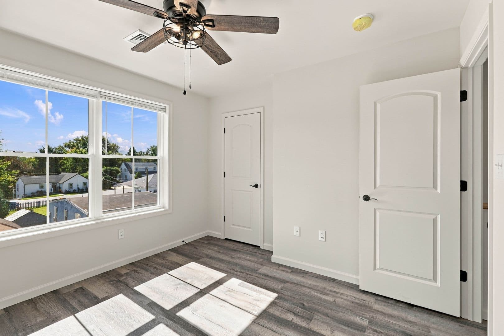 Columbia Apartment: 750 S 9th St