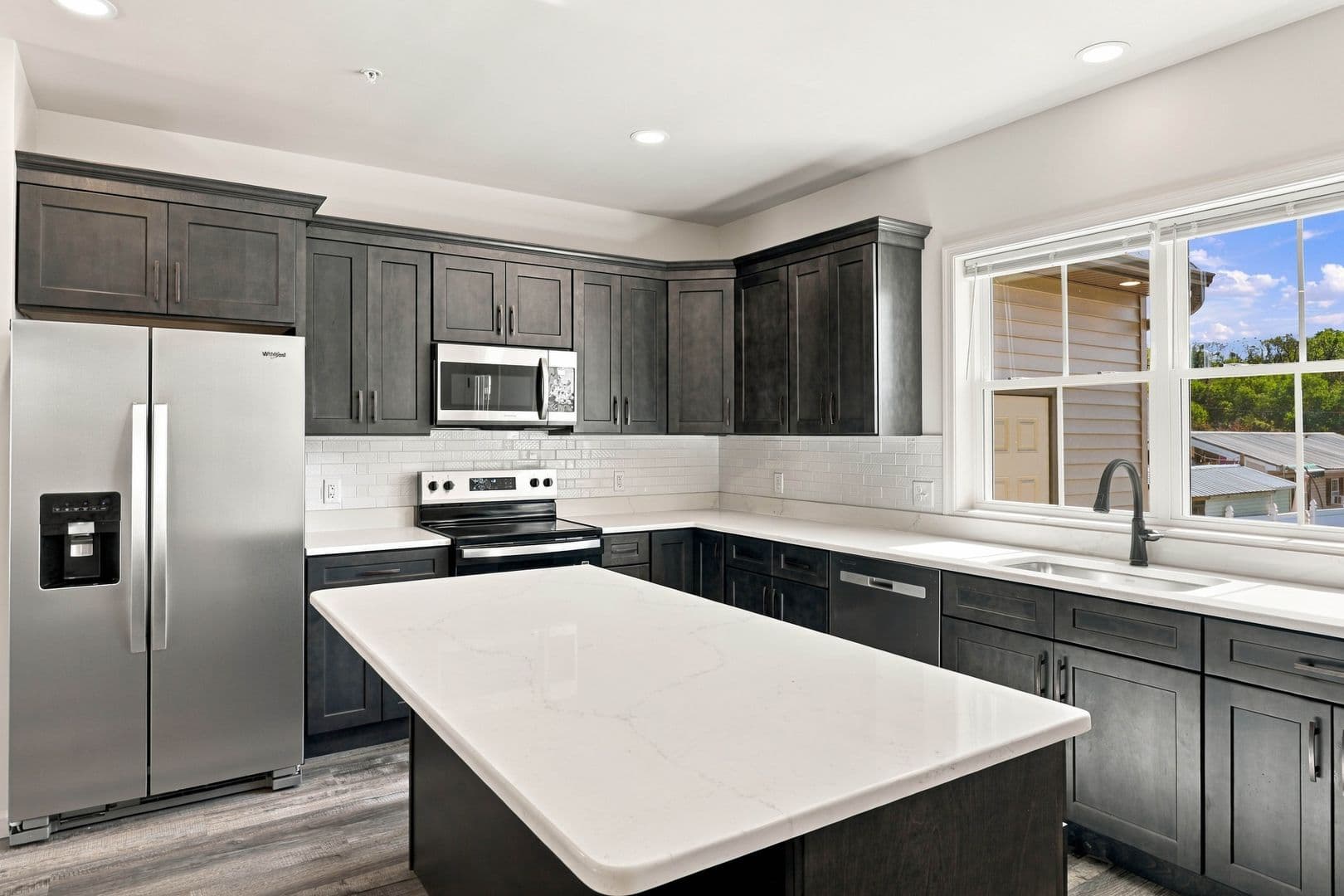 Columbia Apartment: 750 S 9th St