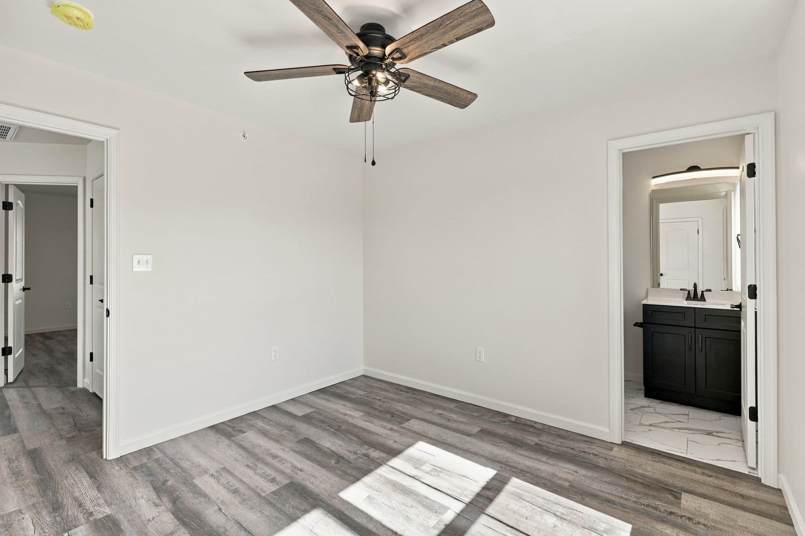 Columbia Apartment: 750 S 9th St