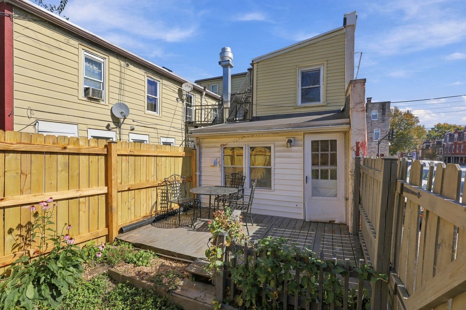 Lancaster House: 304 N Mulberry St