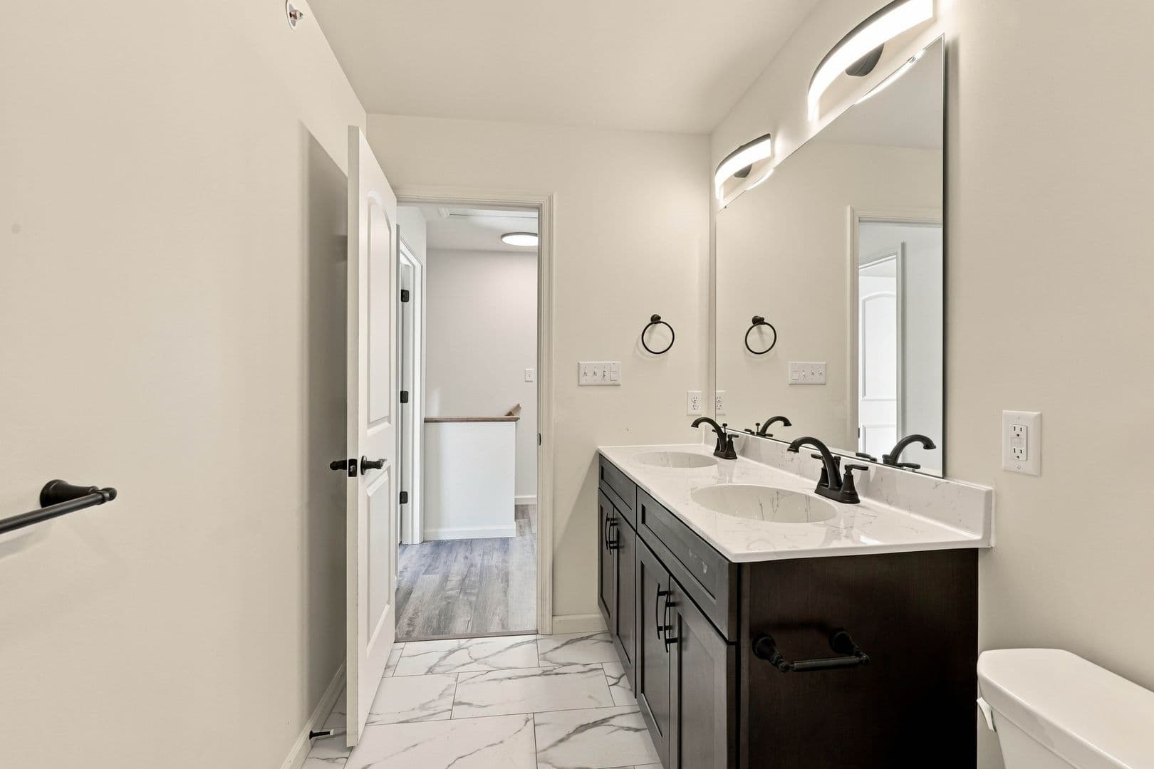 Columbia Apartment: 750 S 9th St