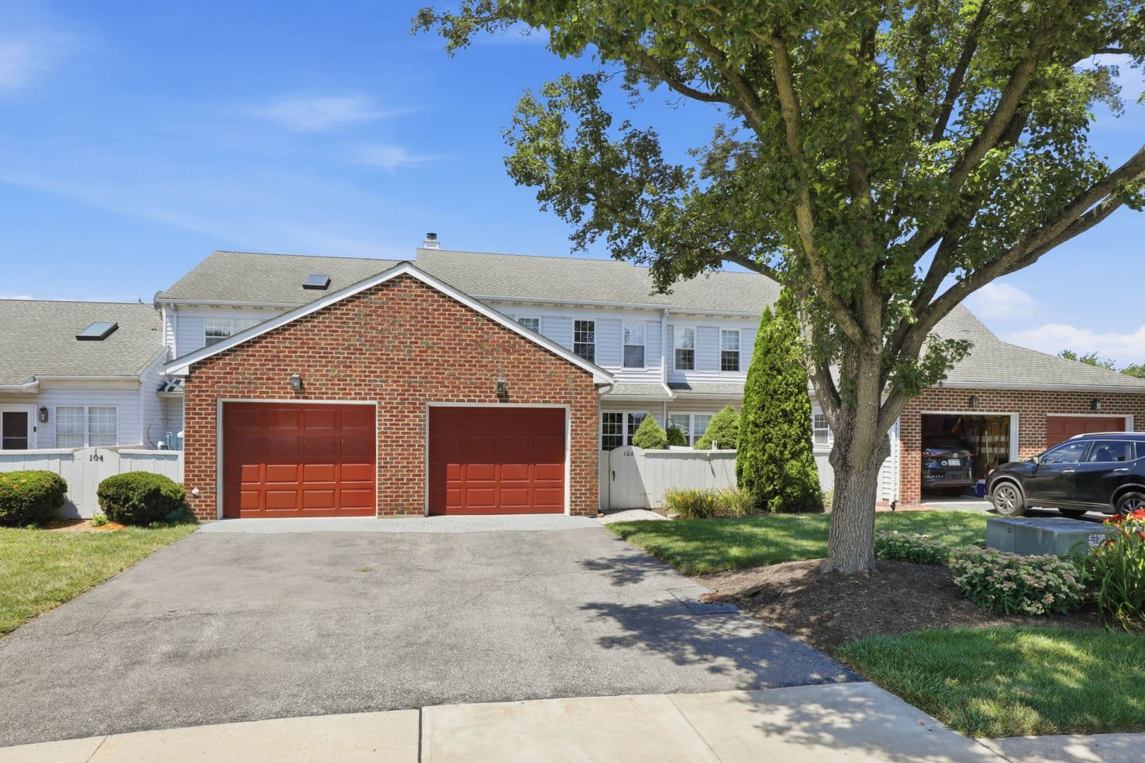 Lancaster House: 106 Spring Ridge Ct