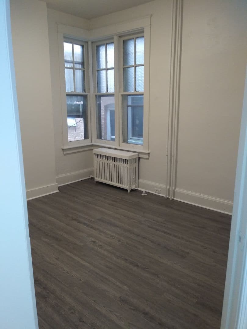 Lancaster Apartment: 525 E End Ave